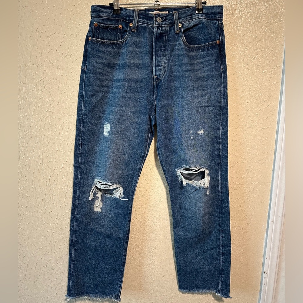 Levi’s Wedgie Straight Jeans Button Fly Size 30 Frayed Hem Distressed